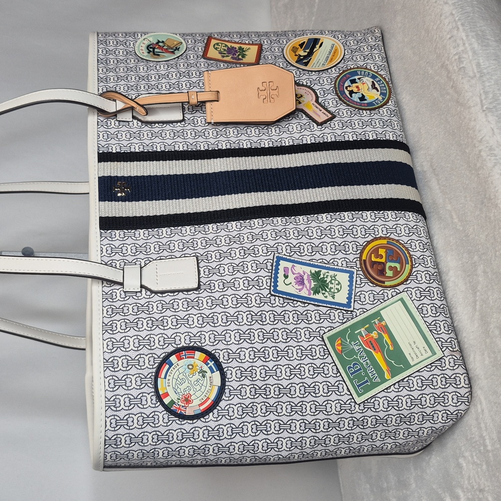 Tory Burch VACATION Patterned Tote Bag - Picture 4 of 17